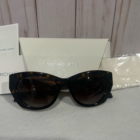 Michael Kors new never used sunglasses - Picture 7 of 7